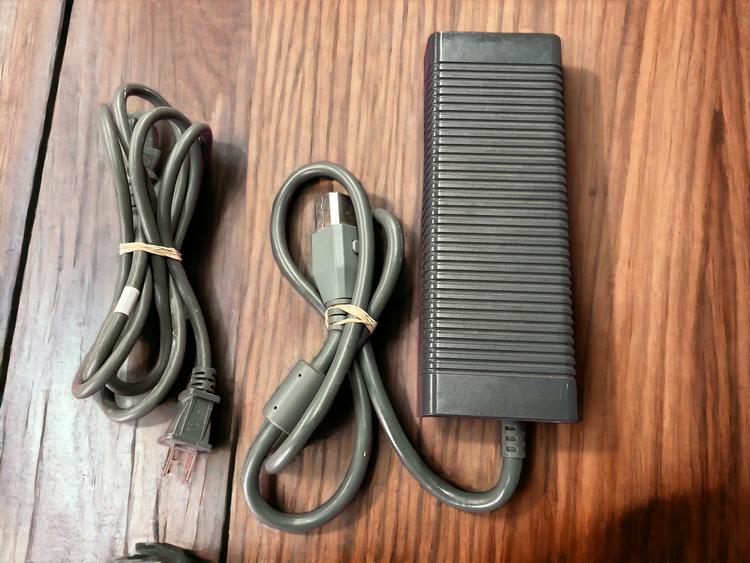 Microsoft - Official Xbox 360 203 Watts power Supply (usagé)