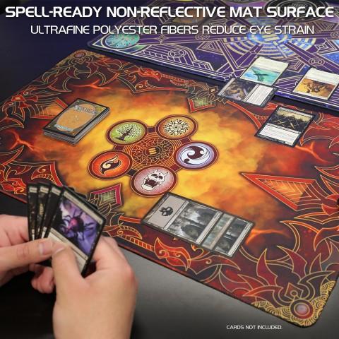 Enhance - TCG Playmat - Tapis de jeu de cartes de table avec bords cousus, surface lisse et pochette de voyage avec cordon de serrage - Compatible avec MTG, YuGiOh, Pokémon, Lord of the Rings, et autres TCG